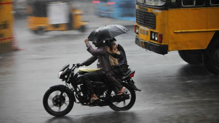 Як їздити на мотоциклі в дощ?
